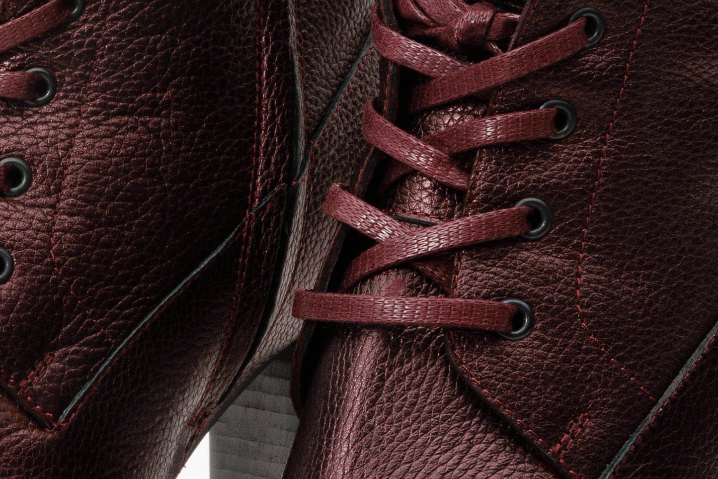 Bota de mujer con plataforma y tacón de media pantorrilla de piel natural color burdeos Melo