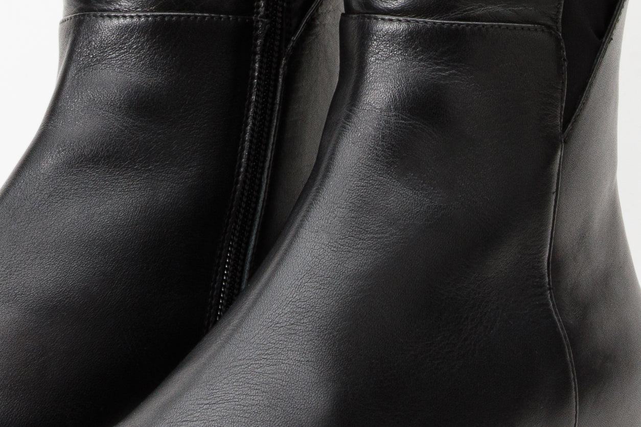 The Fairoks Black Leather Pointy Toe Knee High Women Boot