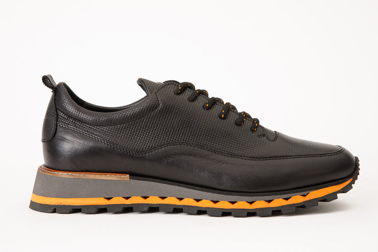 The Lizbon Black Leather Sneaker
