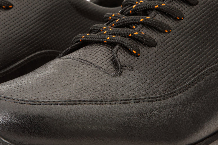 The Lizbon Black Leather Sneaker