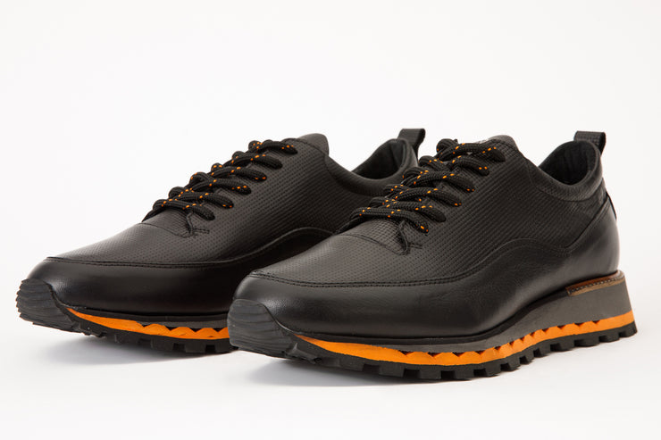 The Lizbon Black Leather Sneaker