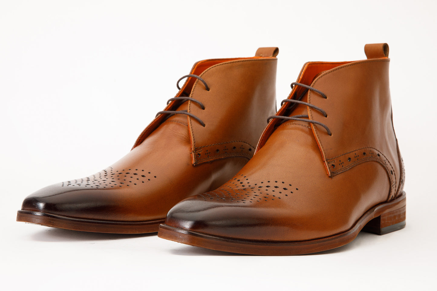 ¡Venta Final de las Botas de Vestir para Hombre Chukka Brogue de Cuero Marrón Dessalines!