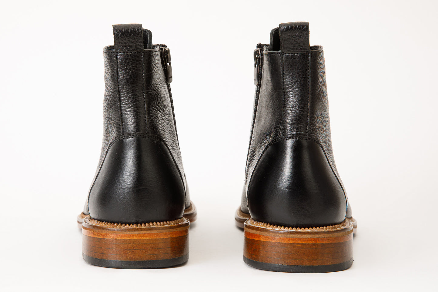 Las botas para hombre Bothey de cuero negro con punta de cap toe y cordones, con cremallera. ¡Venta final!