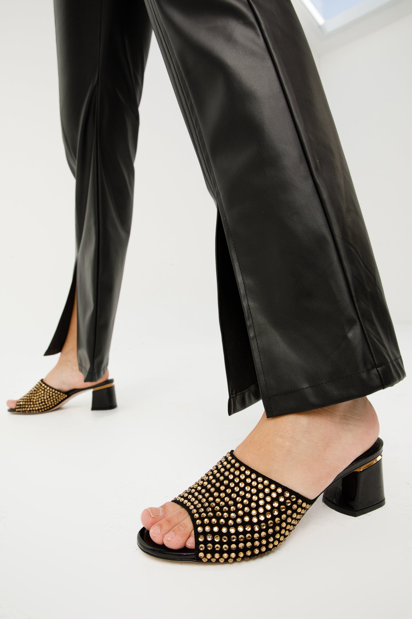 The Ailano Gold Glitter Leather Women Sandal