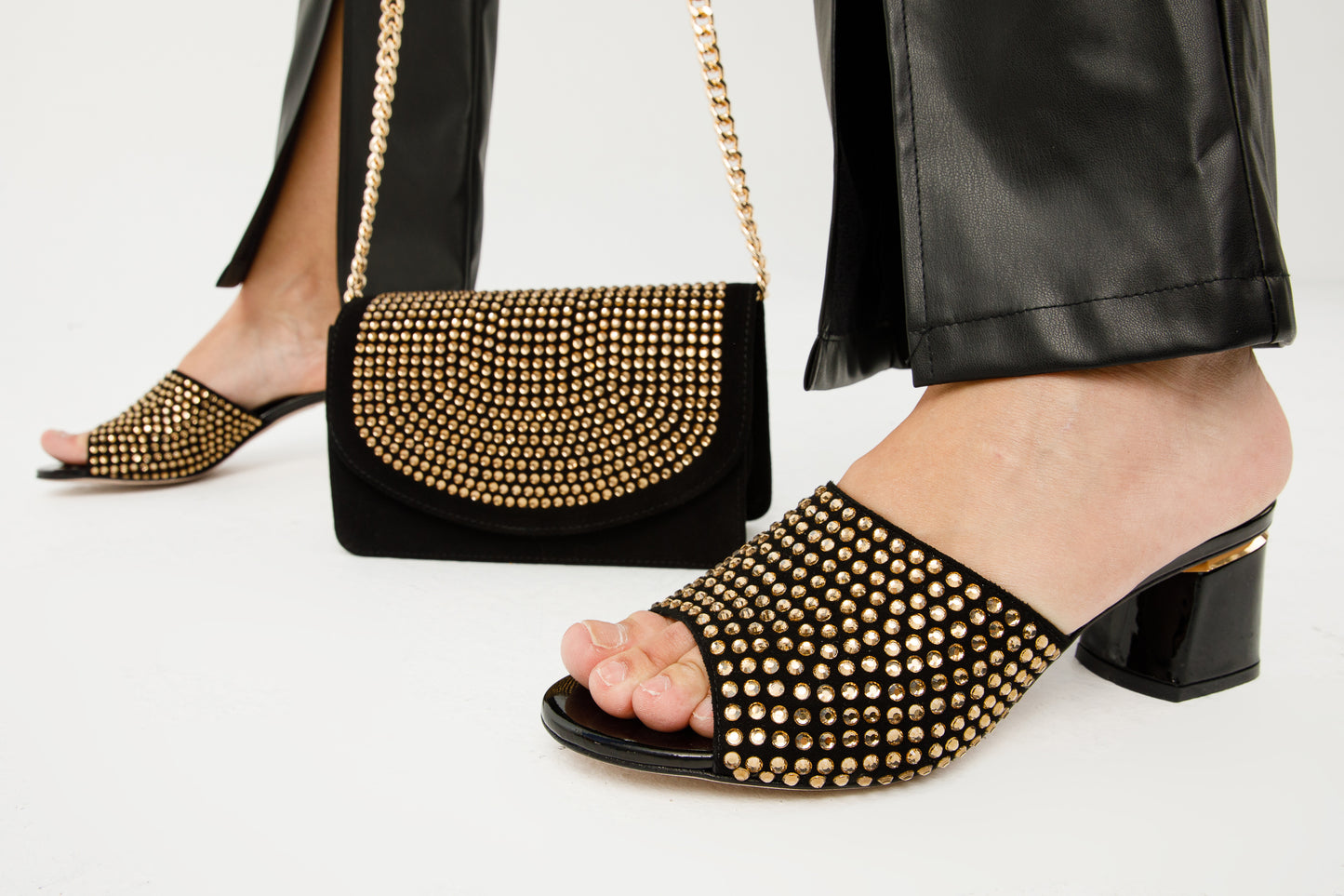 The Ailano Gold Glitter Leather Women Sandal