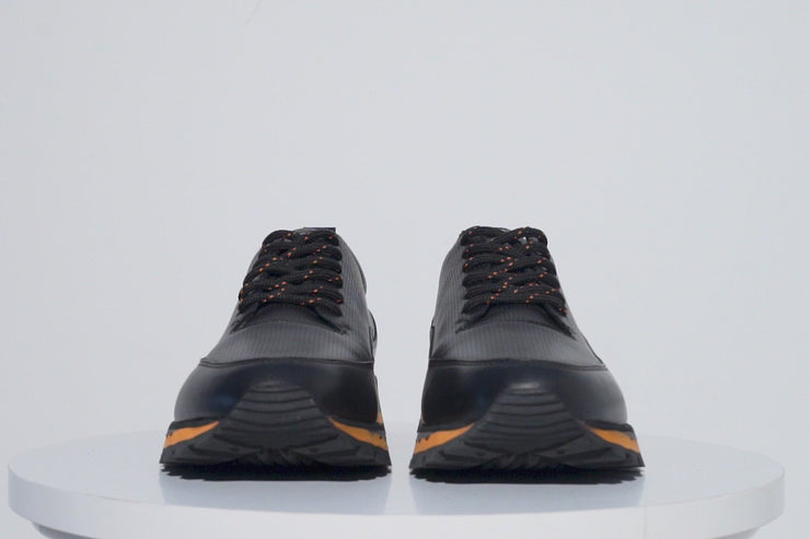 The Lizbon Black Leather Sneaker