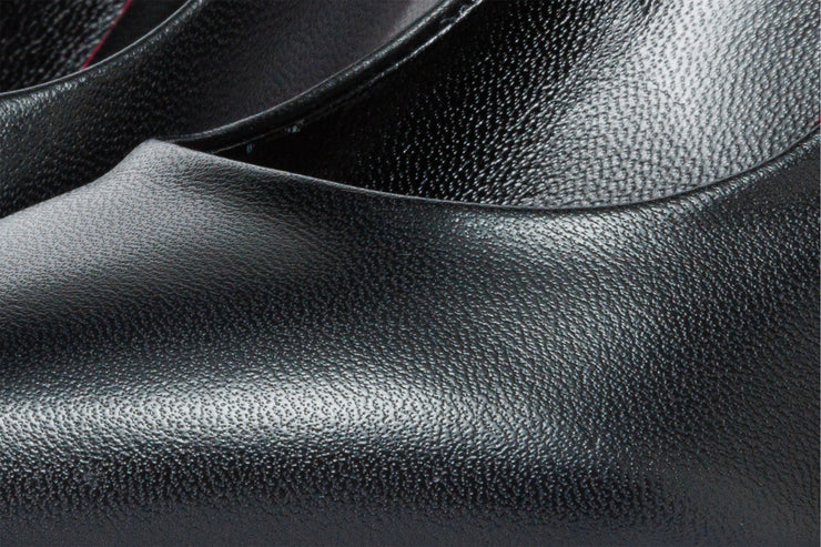 The Ege Black Leather Pump Fuchsia Sole